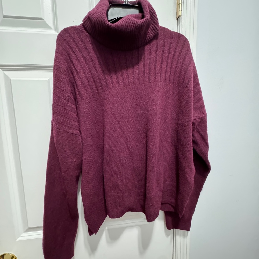 Madewell size large turtle neck grape wool sweater